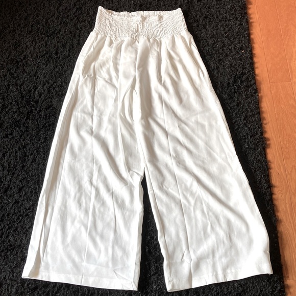 NWOT White harem pants with wide elastic top. - Picture 1 of 5